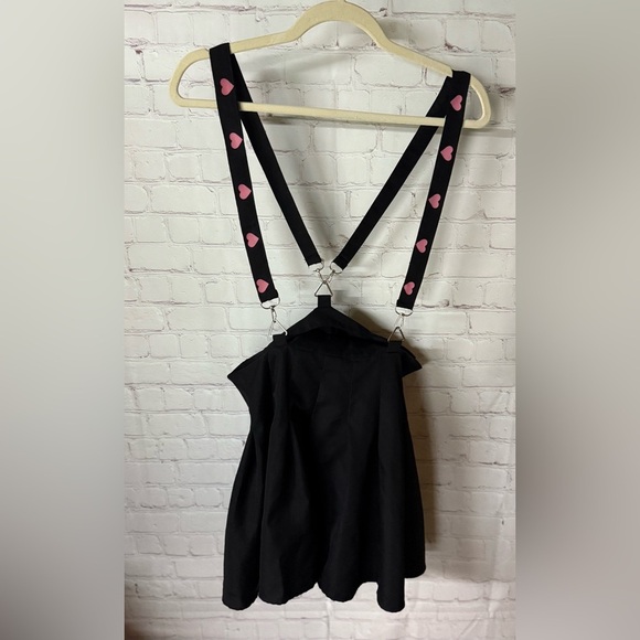 ROMWE Black Pleated Skater Skirt with Cute Pink Heart Suspenders – Size 8/10 - Picture 2 of 6